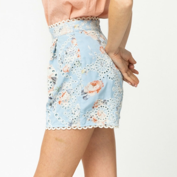 Floral Eyelet Shorts NWT - Picture 4 of 6